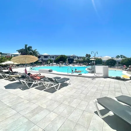 Апартаменти Apartamento En Playa Chica