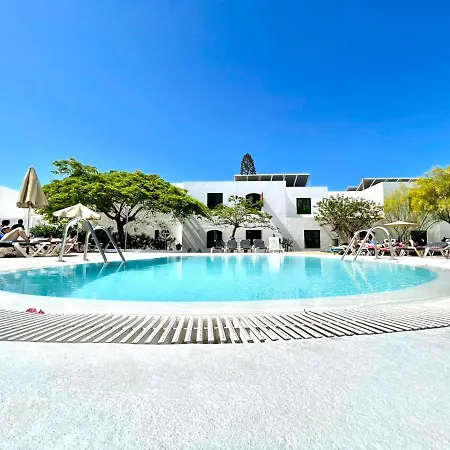 Апартаменти Apartamento En Playa Chica